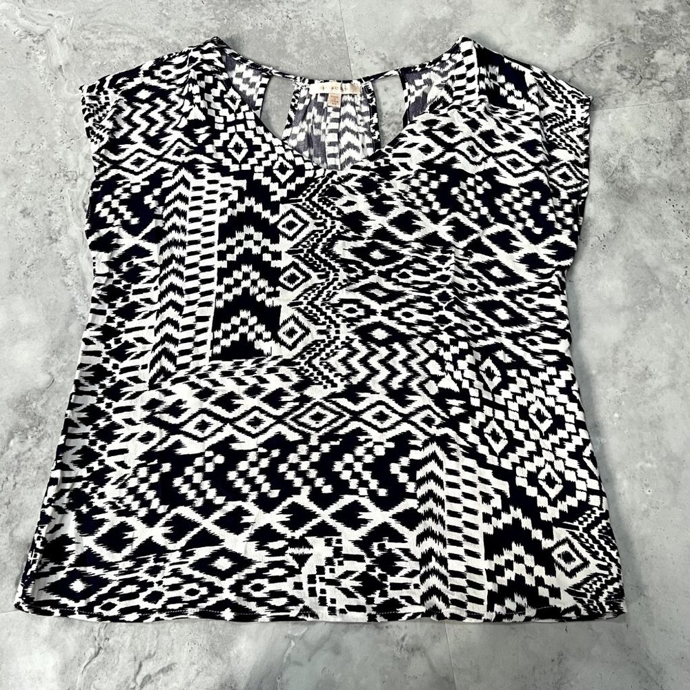 Skies are‎ Blue Stitch Fix Ikat Top Size XSmall XS Blue and White Blouse